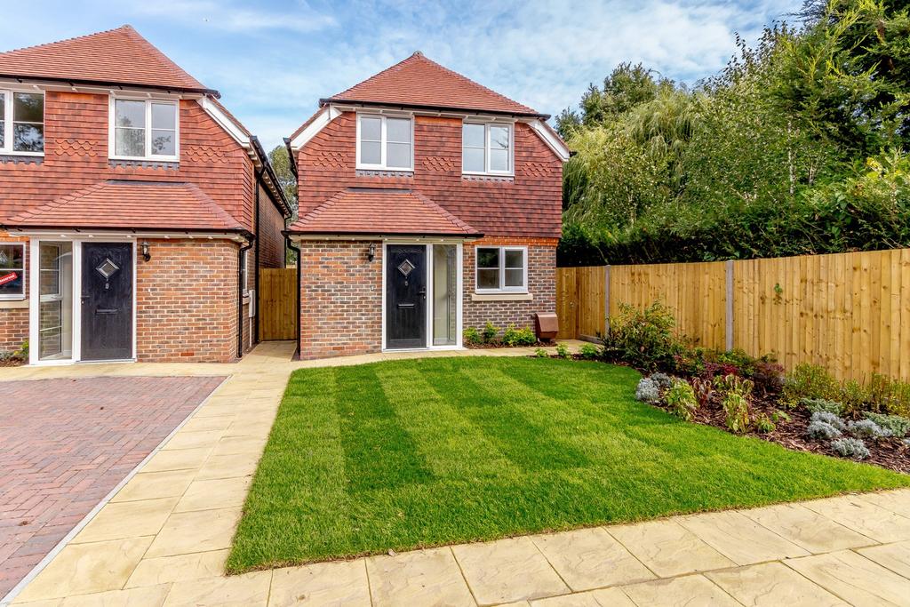Lambourne Close, New Inn Lane, Burpham, Guildford, GU4 2 bed detached
