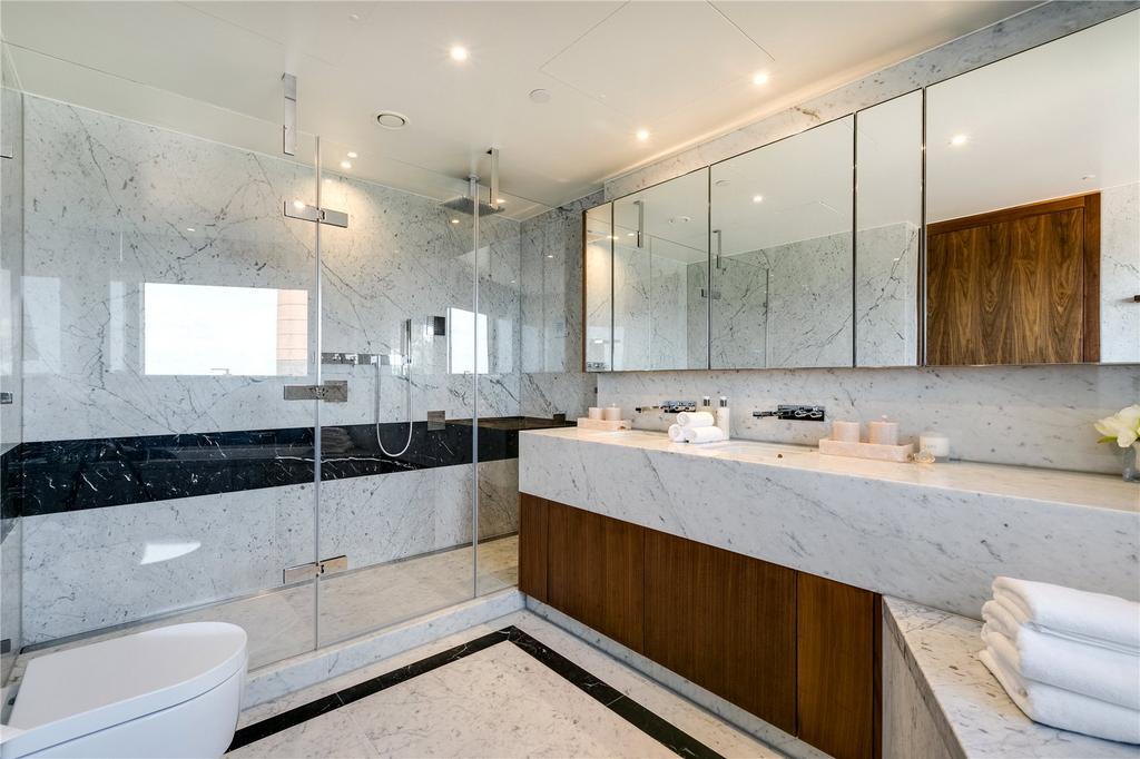 Show Apt - Bathroom