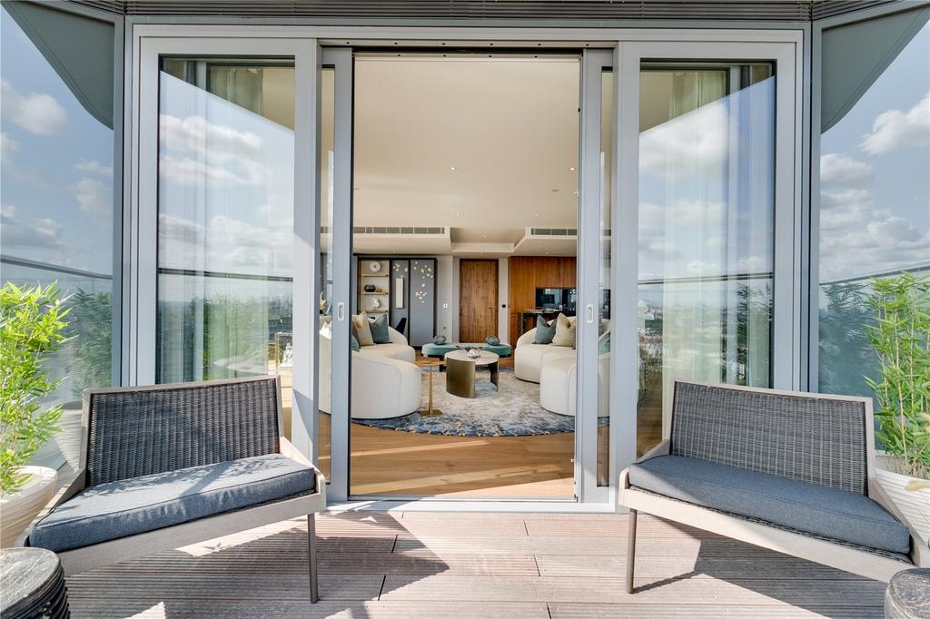 Show Apt - Balcony