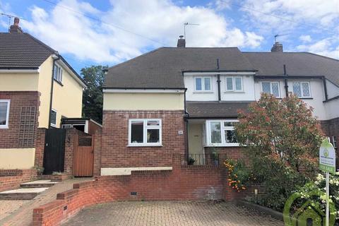 3 bedroom semi-detached house to rent, Fontayne Avenue, Romford