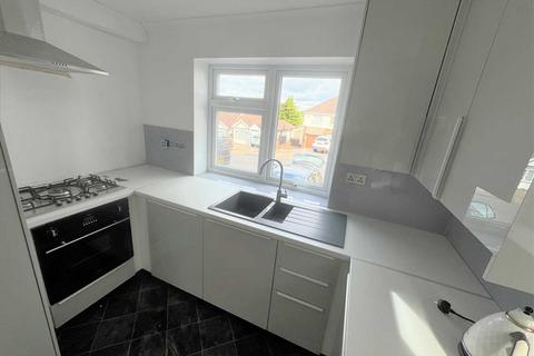 3 bedroom semi-detached house to rent, Fontayne Avenue, Romford