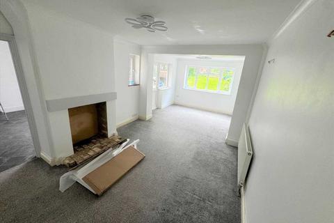3 bedroom semi-detached house to rent, Fontayne Avenue, Romford