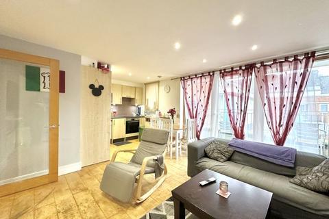 2 bedroom apartment for sale, The Oaks Square, Epsom