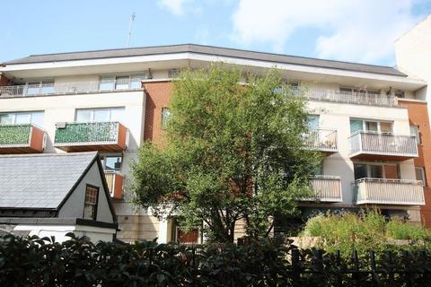 The Oaks Square, Epsom