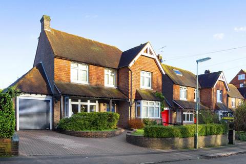 4 bedroom detached house to rent, Smoke Lane, Reigate, Surrey, RH2