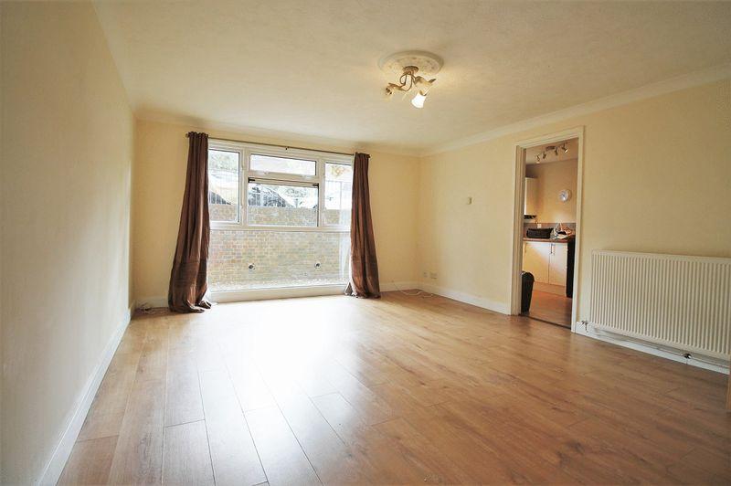 Rye Close, Guildford 2 bed apartment £1,200 pcm (£277 pw)
