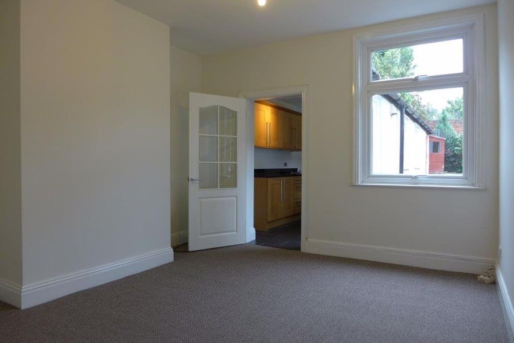 Platts Crescent Amblecote 3 bed terraced house £675 pcm (£156 pw)