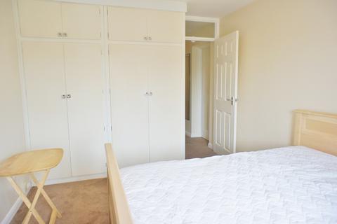 1 bedroom flat to rent, Swan Drift,Staines,TW18 2LE