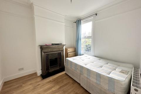 4 bedroom terraced house to rent, Edric Road,  London , SE14