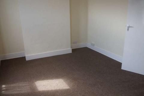 2 bedroom terraced house to rent, Winchcombe Road, Eastbourne