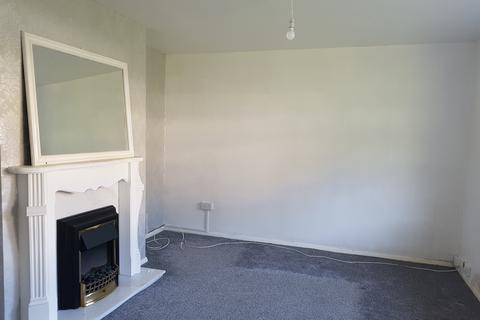3 bedroom semi-detached house to rent, Summerlands Grove, Bradford BD5