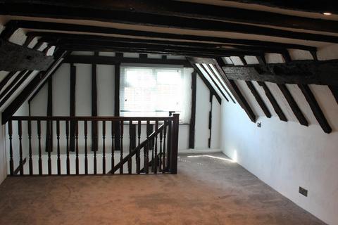 2 bedroom maisonette to rent, High Street, Lindfield, Haywards Heath, West Sussex, RH16 2HN