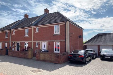 3 bedroom terraced house to rent, Trubshaw Close, Bristol