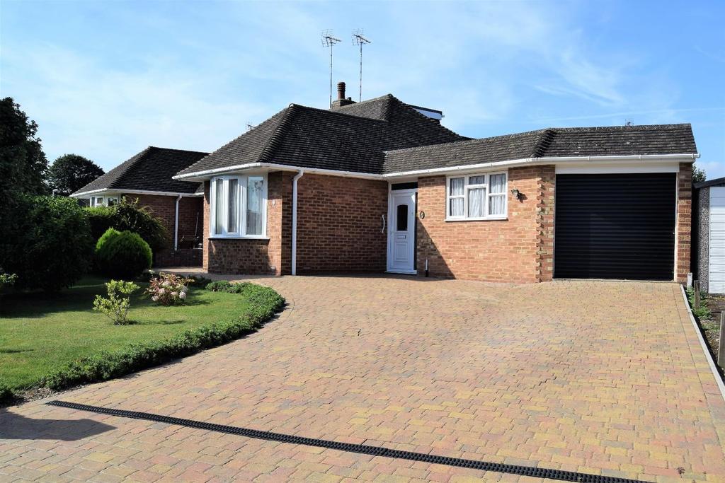 Chalky Bank Road, Rainham, Gillingham 2 bed semidetached bungalow £