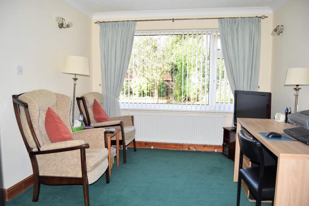 Chalky Bank Road, Rainham, Gillingham 2 bed semidetached bungalow £