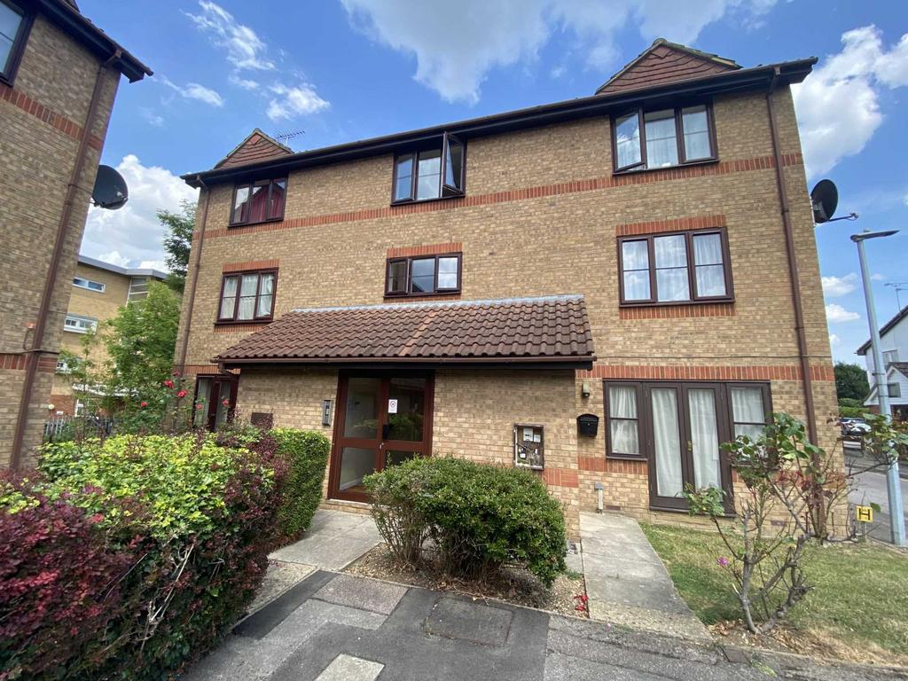 Dunnock Close, Borehamwood Studio £900 pcm (£208 pw)