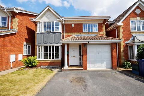 4 bedroom detached house to rent, The Spinney, High Wycombe HP11