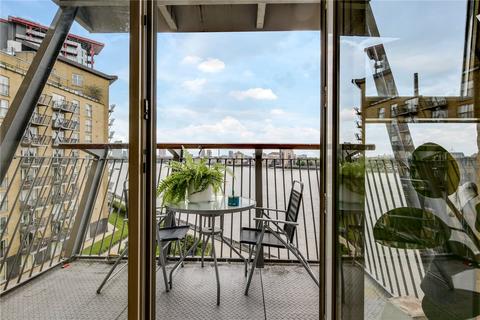 2 bedroom flat to rent, Pierpoint Building, 16 Westferry Road, London, E14