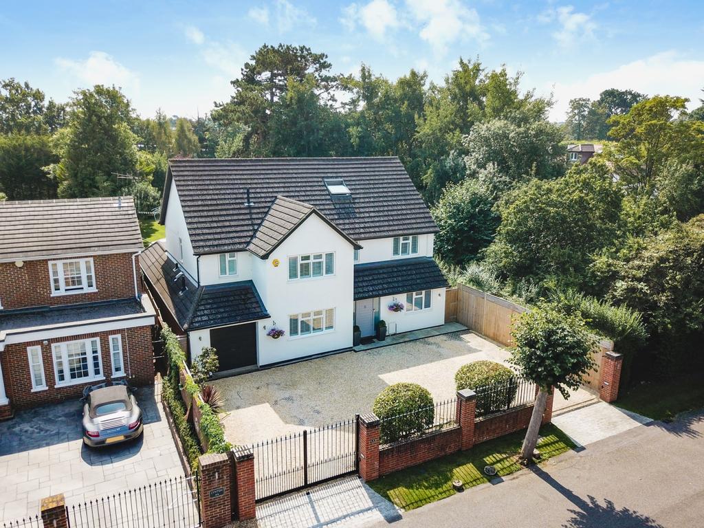 Crossway, WaltonOnThames, KT12 6 bed detached house £1,850,000