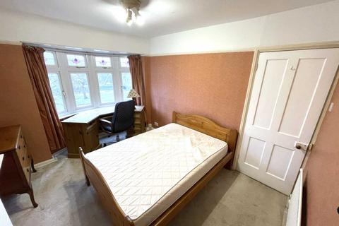 1 bedroom in a house share to rent - Reading