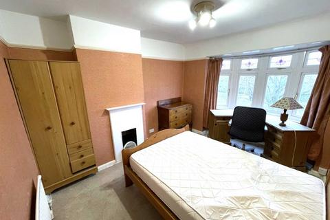 1 bedroom in a house share to rent - Reading