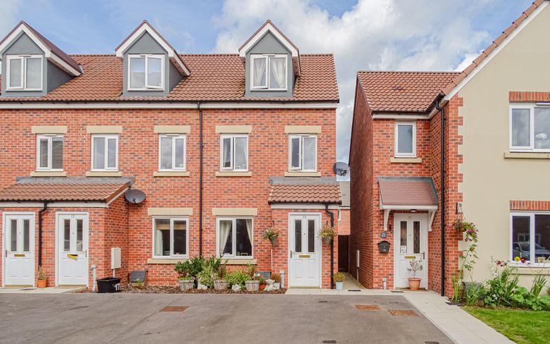 Scholars Way, Melksham SN12 3 bed end of terrace house for sale £285,000