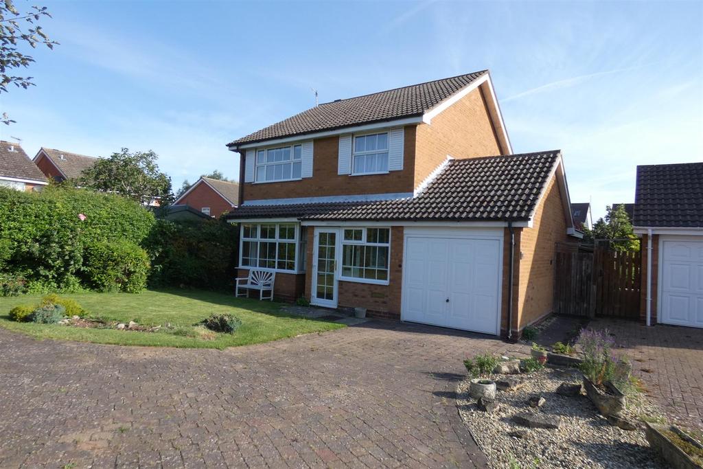 Saxon Close, StratfordUponAvon 4 bed detached house £450,000