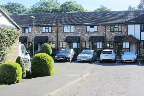 2 bedroom terraced house to rent, Halleys Walk, New Haw KT15