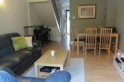 2 bedroom terraced house to rent, Halleys Walk, New Haw KT15