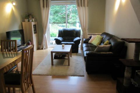 2 bedroom terraced house to rent, Halleys Walk, New Haw KT15