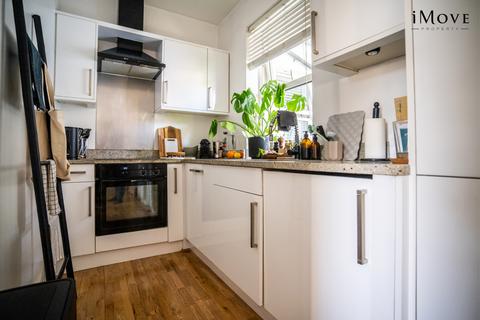 1 bedroom flat to rent, Waldegrave Road, London SE19