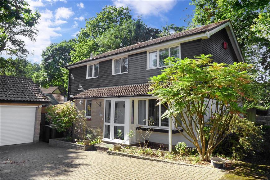 Oaks Dene, Walderslade Woods, Chatham, Kent 4 bed detached house £350,000