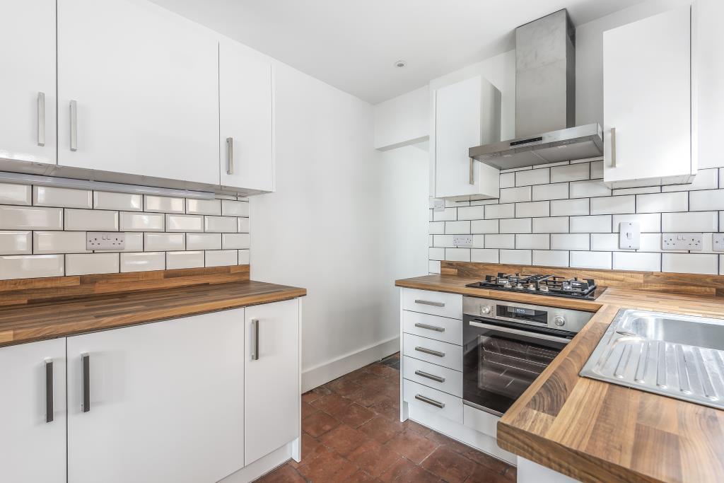 Stocklake, Aylesbury, HP20 2 bed semidetached house £900 pcm (£208 pw)
