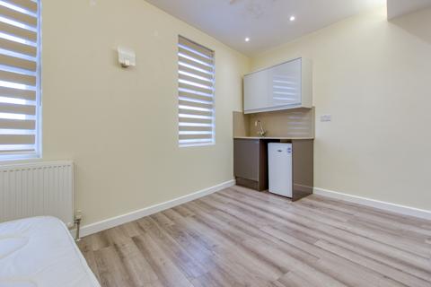 4 bedroom flat to rent, Brockley Cross, London SE4