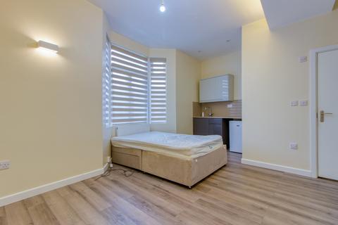 4 bedroom flat to rent, Brockley Cross, London SE4