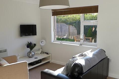 Studio to rent - Pages Gardens, Reading Road, Pangbourne, Reading, RG8