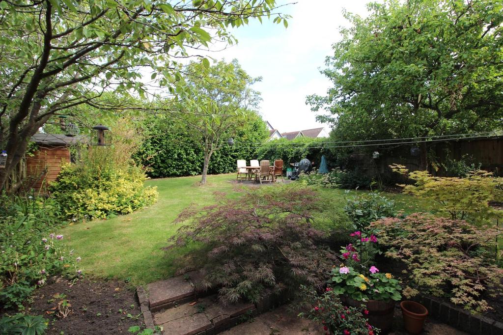 Longacre, Chelmsford, Essex, CM1 4 bed detached house £485,000