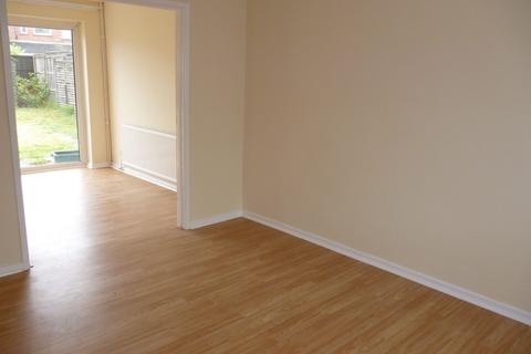 3 bedroom semi-detached house to rent, Invergarry Close  Leicester