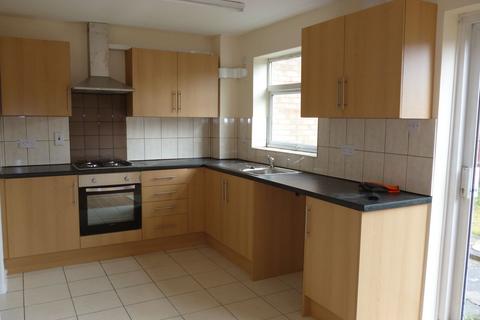 3 bedroom semi-detached house to rent, Invergarry Close  Leicester