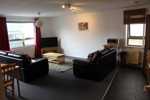 2 bedroom flat to rent, Queen Elizabeth Gardens, New Gorbals, Glasgow, G5
