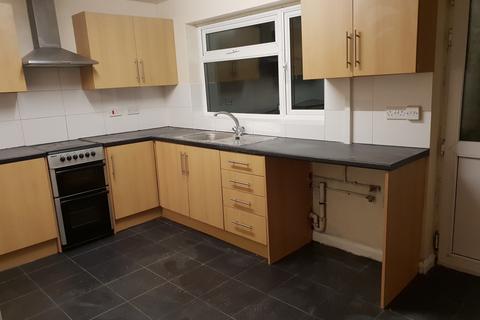 3 bedroom townhouse to rent, Clement Avenue  Leicester