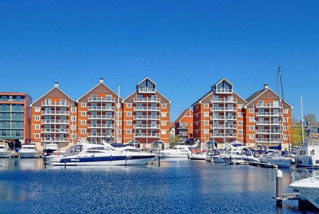 Neptune Square, Ipswich 2 bed apartment £1,325 pcm (£306 pw)
