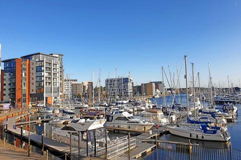 2 bedroom apartment to rent, Neptune Square, Ipswich