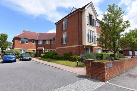 2 bed flat/apartment for rent in Woodside Court, Farnborough, GU14