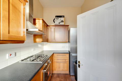 3 bedroom flat to rent, Beaufort Road, Clifton