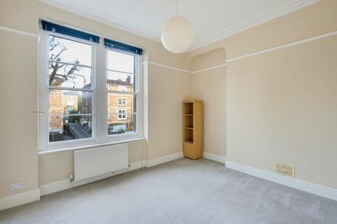 3 bedroom flat to rent, Beaufort Road, Clifton