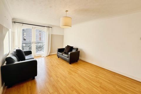 2 bedroom apartment to rent, Riverside Court, The Calls