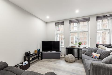 Studio to rent, Foubert's Place, Carnaby W1