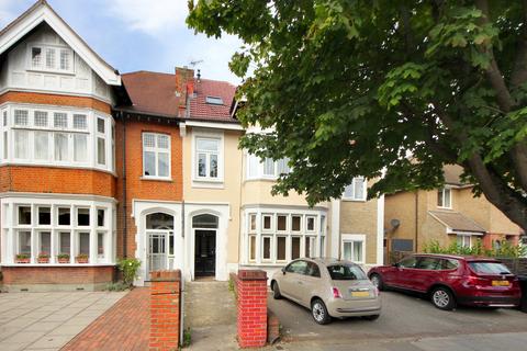 2 bedroom apartment to rent - Courtfield Gardens, W13