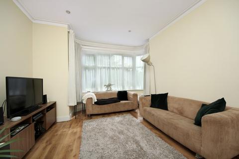 2 bedroom apartment to rent - Courtfield Gardens, W13